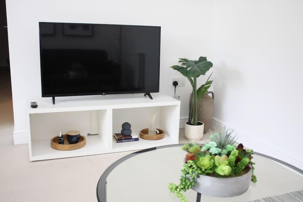 2 Bed 2 Bath Apartment & Parking - Lgw 10Min Drive Кролі Екстер'єр фото