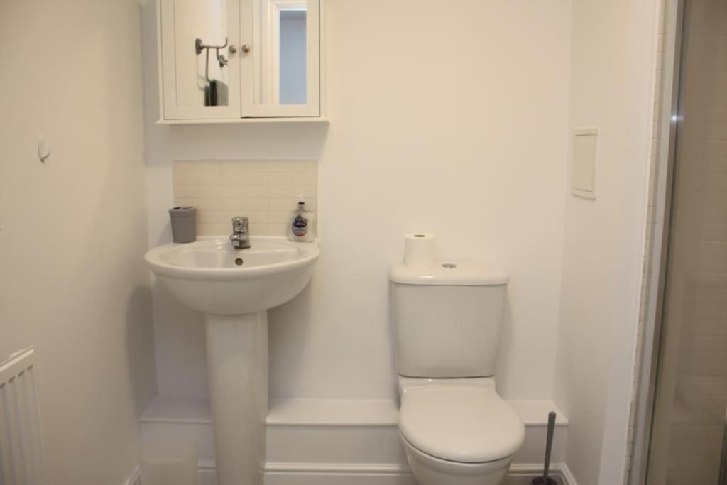 2 Bed 2 Bath Apartment & Parking - Lgw 10Min Drive Кролі Екстер'єр фото