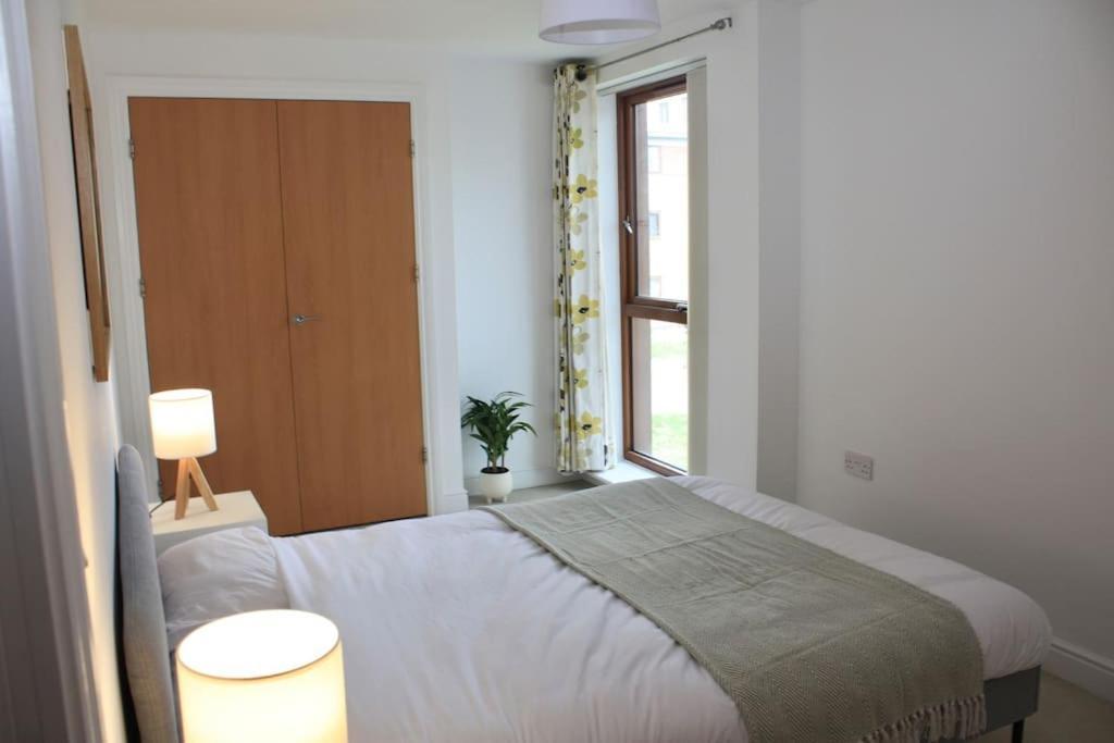 2 Bed 2 Bath Apartment & Parking - Lgw 10Min Drive Кролі Екстер'єр фото
