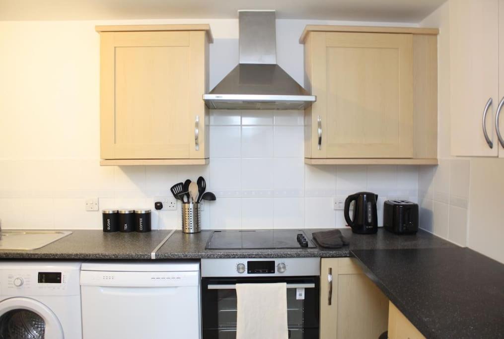 2 Bed 2 Bath Apartment & Parking - Lgw 10Min Drive Кролі Екстер'єр фото