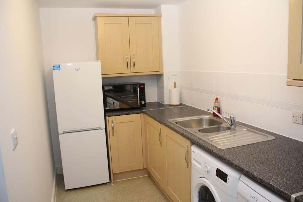 2 Bed 2 Bath Apartment & Parking - Lgw 10Min Drive Кролі Екстер'єр фото
